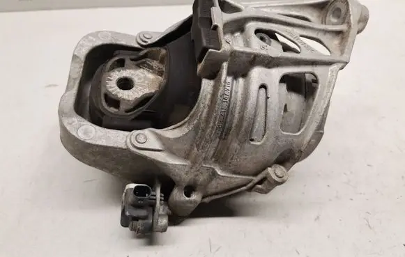 Audi A8 S8 D5 Engine mount bracket 4M0199255AQ 4M0199255