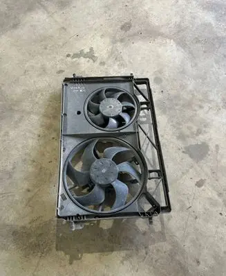 Opel Vivaro Radiator cooling fan shroud 93868357 214816680R 1180627X