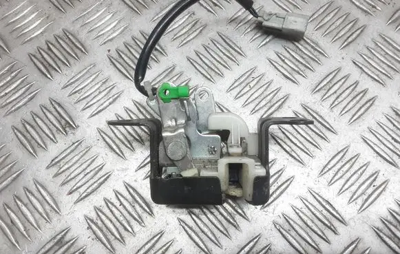 Honda CR-V Tailgate window lock/catch/latch 