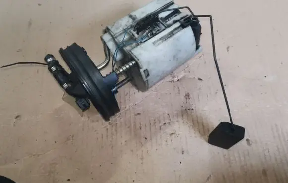 Mercedes-Benz Vito Viano W638 Fuel level sensor 6385420604
