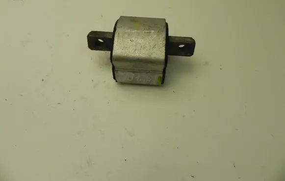 Mercedes-Benz SLK R172 Engine mount bracket A2122400818 MB1261