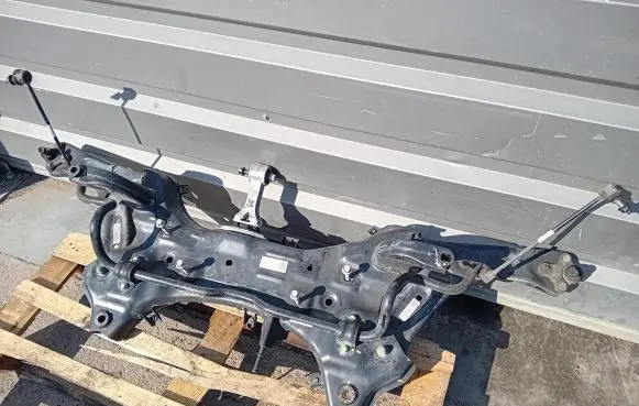 Hyundai i30 Front subframe 62401-G4AA0