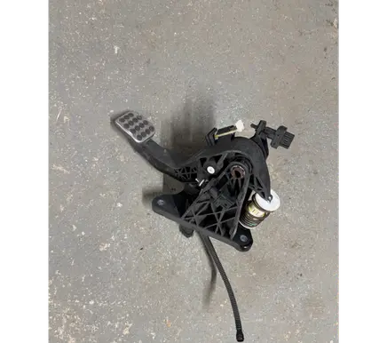 Mercedes-Benz GLA W156 X156 Clutch pedal A2462900419