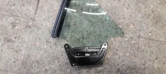Jaguar XK - XKR Rear side window