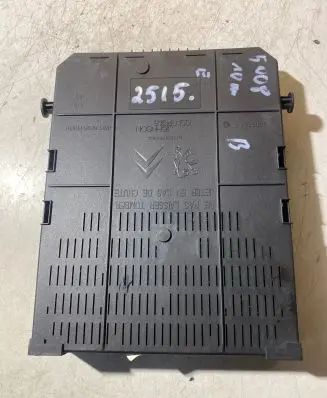 Peugeot 5008 Fuse module 966689568002 212454502 212456701