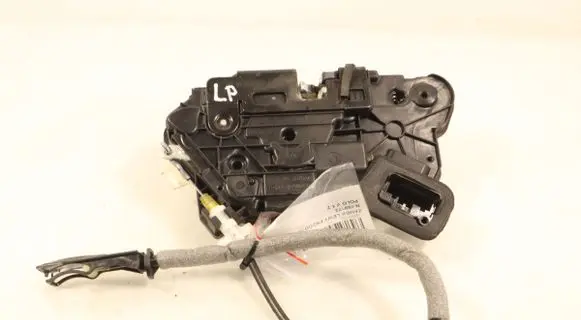 Volkswagen Polo V 6R Front door lock 5K1837015B