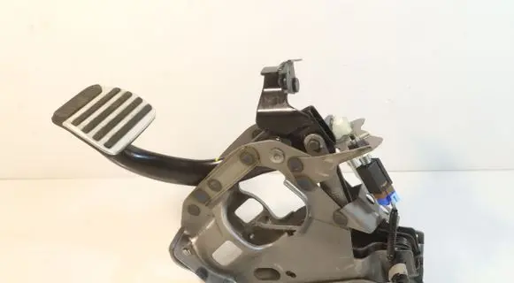 Infiniti Q50 Clutch pedal 84021