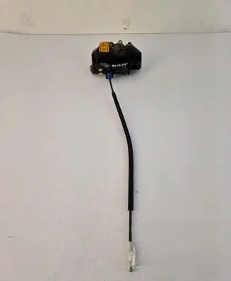 Opel Mokka Front door lock 3023880
