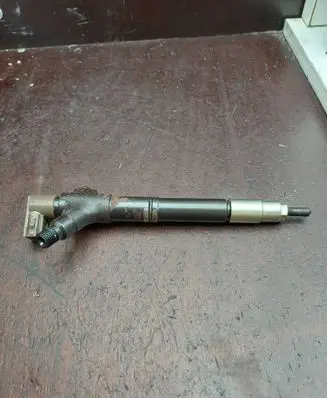 Toyota Avensis T270 Fuel injector 236700R080