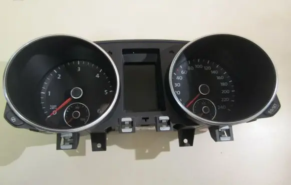 Volkswagen Golf VI Speedometer (instrument cluster) 5K0920870E