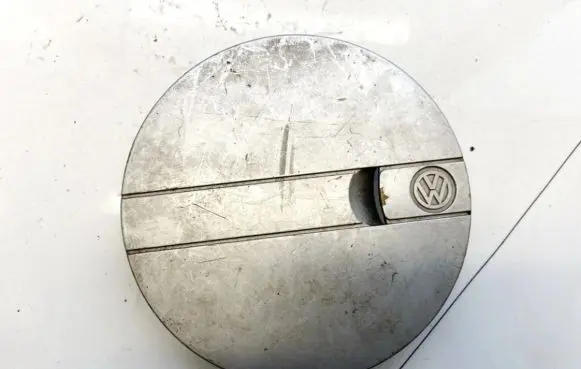 Volkswagen Golf III Original wheel cap 191601151