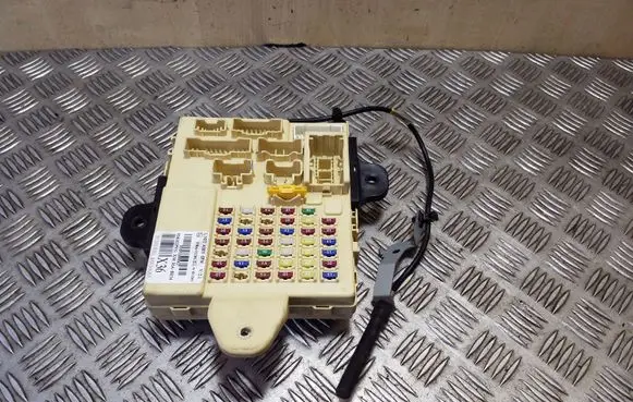 KIA Sorento Fuse module 954002P931 957902P100