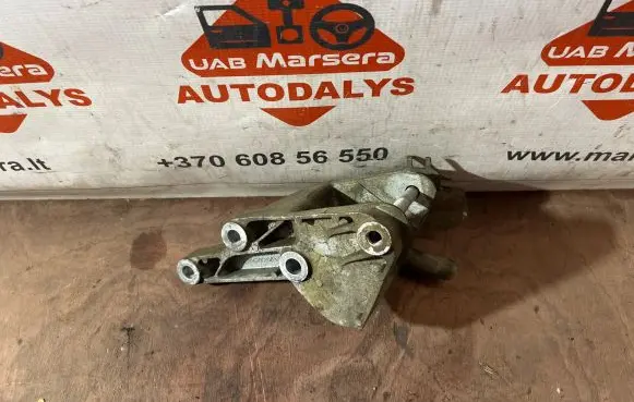 Opel Astra J Engine mounting bracket 13248661