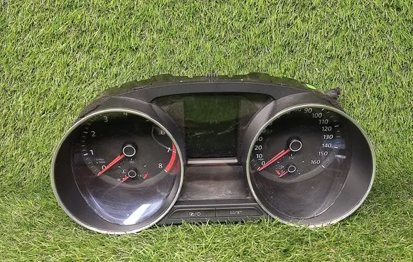 Volkswagen Polo V 6R Speedometer (instrument cluster) 6C0920940A