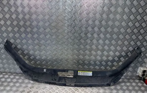 Audi Q7 4L Radiator trim 8K0010520A
