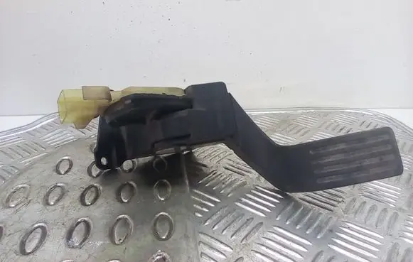 Ford Focus Accelerator throttle pedal 2M519F836AE