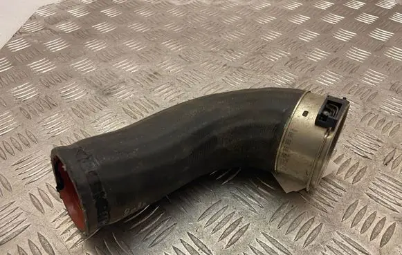 Volvo XC90 Intercooler hose/pipe 31657743