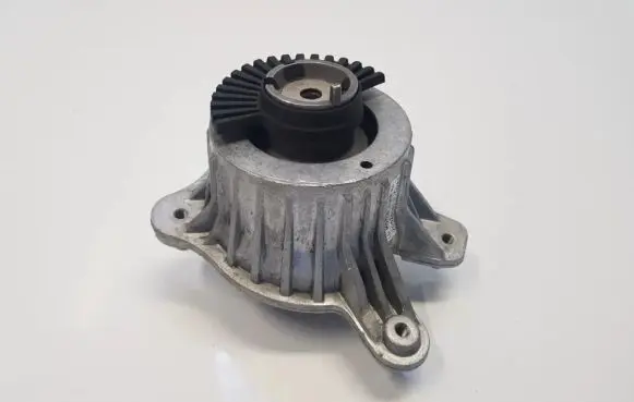 Mercedes-Benz C W205 Engine mount vacuum valve 