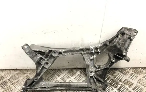 Mercedes-Benz C W204 Engine mounting bracket A6512011909