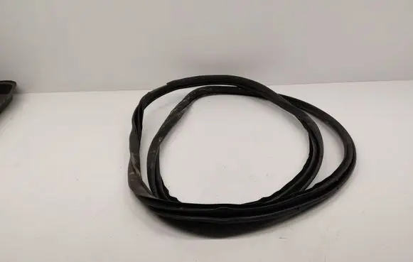 Mercedes-Benz X-class W470 Rear door rubber seal (on body) 