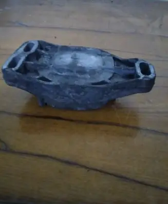 Volkswagen PASSAT B5.5 Engine mounting bracket 8117800114