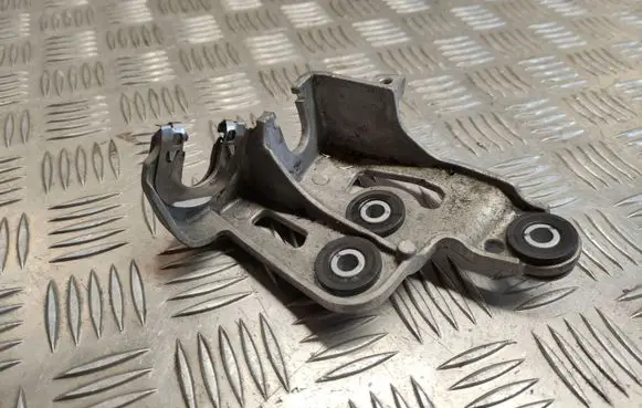 KIA Rio Gear shift cable bracket 