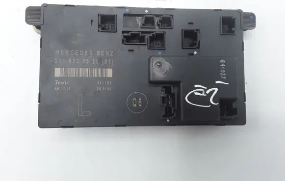 Mercedes-Benz E W211 Door control unit/module 2118207526