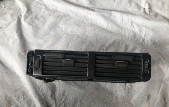 Audi A6 S6 C5 4B Dash center air vent grill 4B1820951