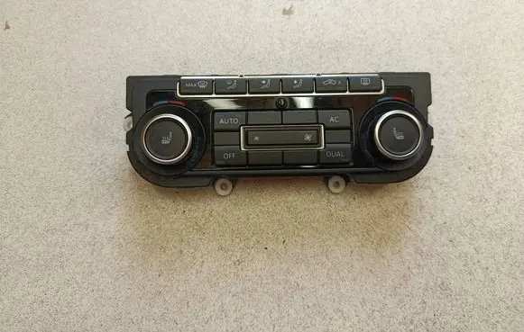 Volkswagen Golf VI Climate control unit 5K0907044ES SW1112 5HB00974661