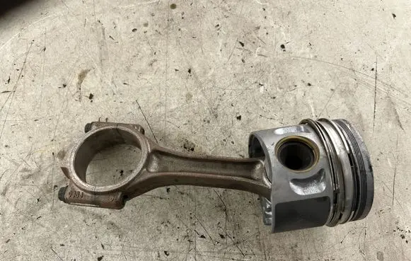 Volkswagen Transporter - Caravelle T5 Piston with connecting rod 038J