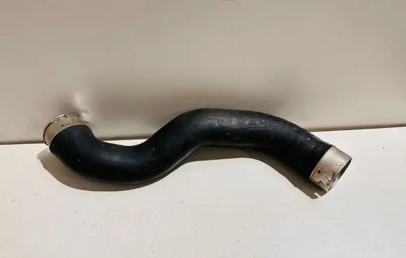 Engine coolant pipe/hose