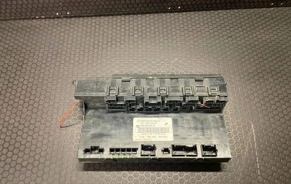 Mercedes-Benz E W211 Comfort/convenience module 2115452001 5DK00804740