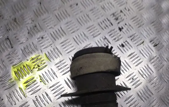 Engine mount bracket