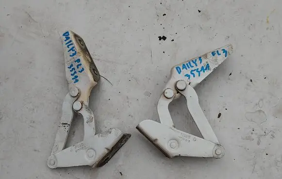 Iveco Daily 5th gen Engine bonnet/hood hinges