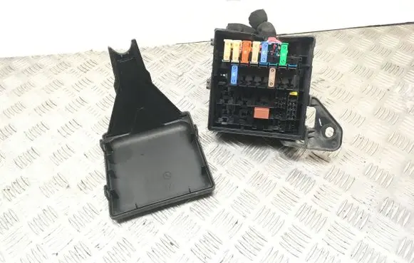 Renault Laguna III Fuse box set 55RJ10A27 240110096R 18250000000