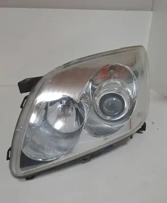 Toyota Avensis T250 Headlight/headlamp 0543