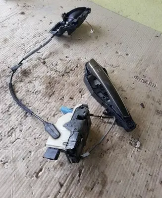Citroen DS5 Front door lock