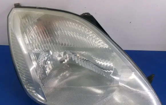 Ford Fiesta Headlight/headlamp