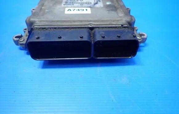 Volvo XC90 Engine control unit/module 30729826A 039S10667 0281012103