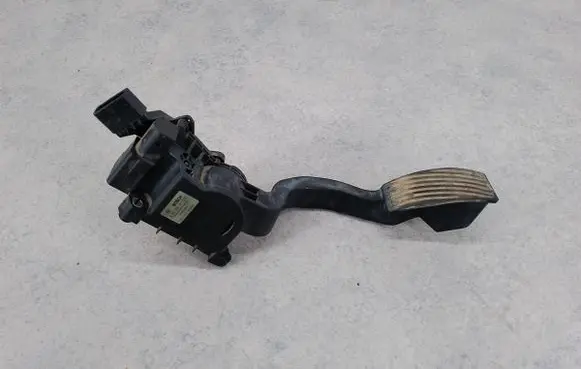Opel Corsa D Accelerator throttle pedal 51831864