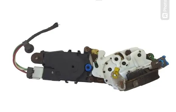 Subaru Forester SF Front door lock 62316AC110 62316AC111