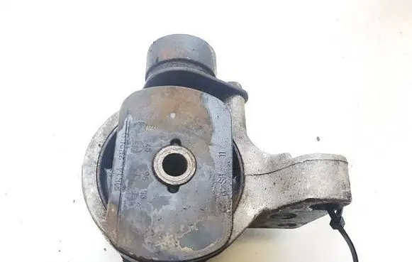 Hyundai Lantra II Engine mount bracket 2181428250