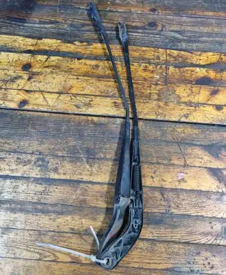 Mercedes-Benz B W245 Front wiper blade arm A1698200140