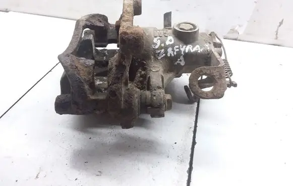 Opel Zafira A Rear brake caliper 