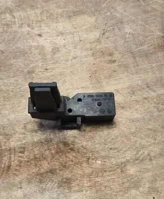 Mercedes-Benz C W205 Radiator mount bracket A0995041618