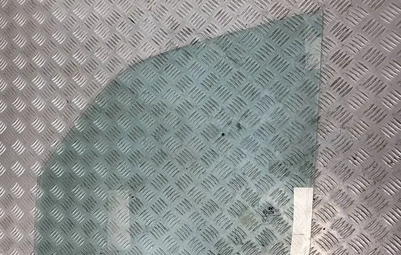 Hyundai Terracan Front door window glass four-door