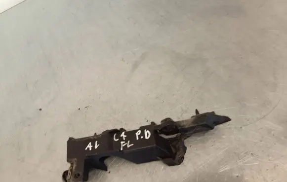 Audi A6 Allroad C7 Front bumper mounting bracket 4G0807284