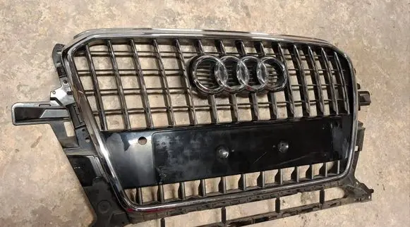 Audi Q5 SQ5 Front bumper upper radiator grill 8R0853651R 8R0853651AB
