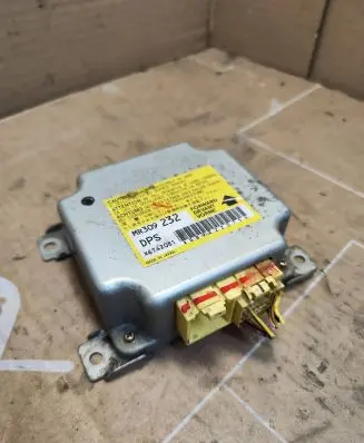 Mitsubishi Galant Airbag control unit/module MR309232 X6T42081