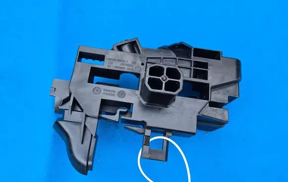 BMW 5 G30 G31 G38 Radiator mount bracket 8632127